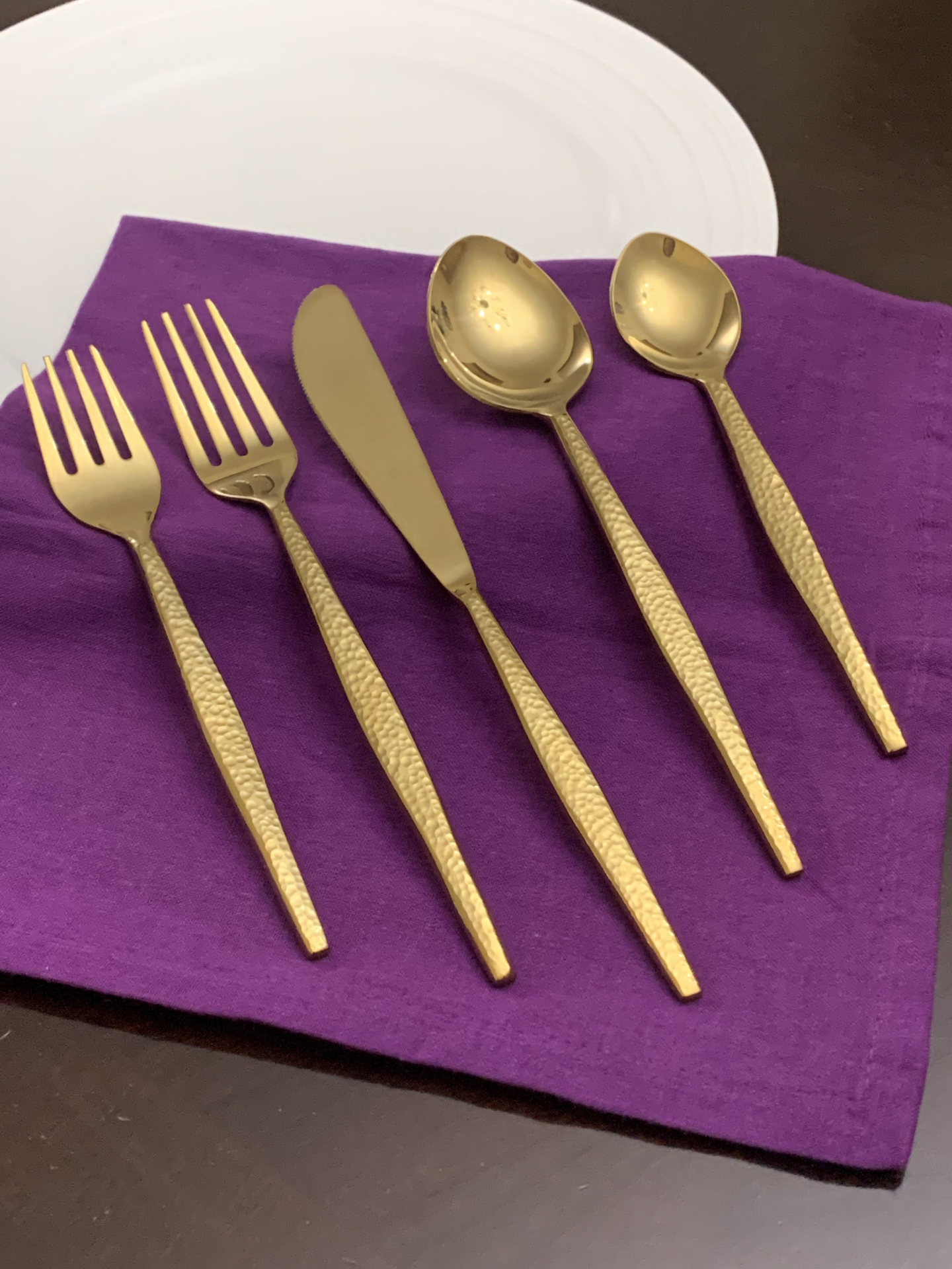 Vibhsa 20 Piece Gold Flatware Set, Service for 4-Hammered