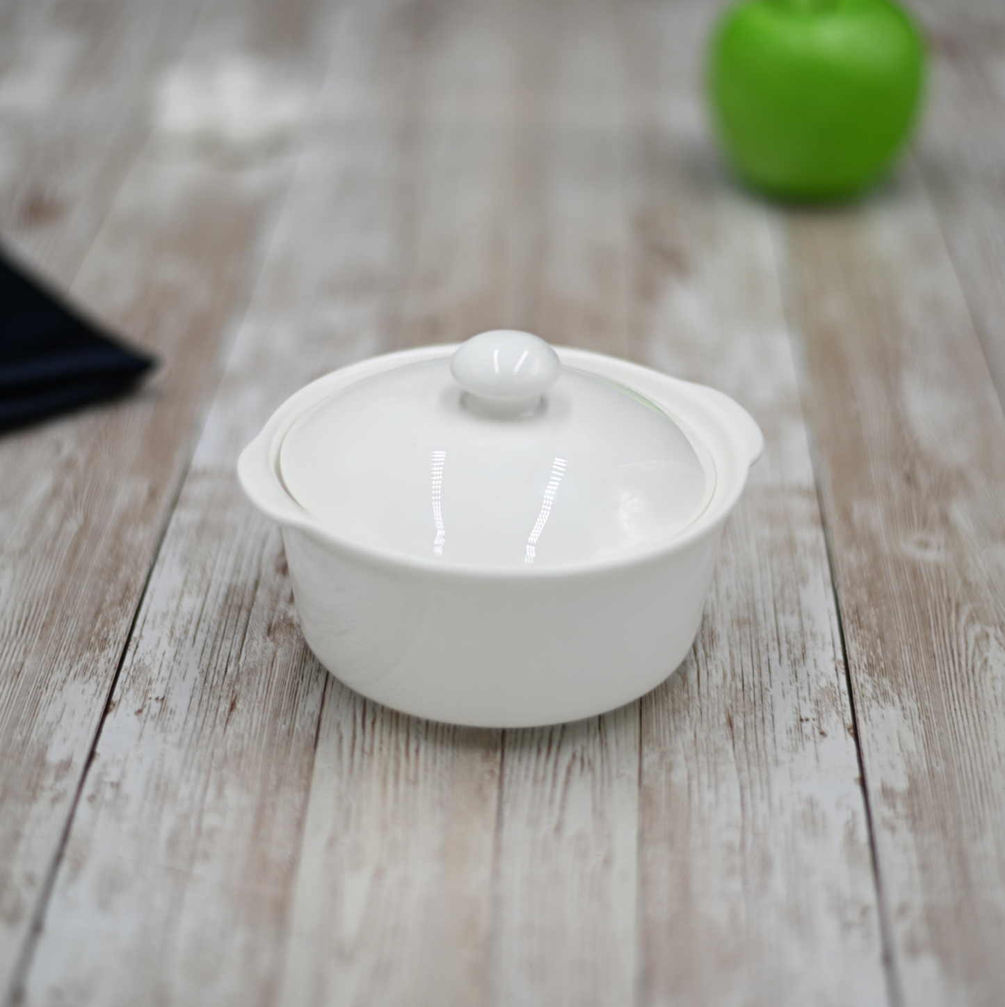 Wilmax Fine Porcelain White Soup Cup With Lid 4.5" | 9 Fl Oz WL-991141/A